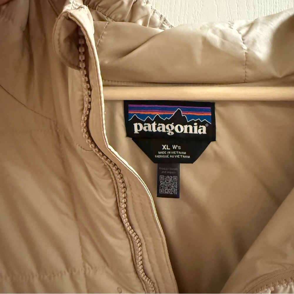 W’s XL Light Gust Hooded Vest- Patagonia - Picture 4 of 5